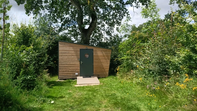 cabane cycliste dans un camping municipal